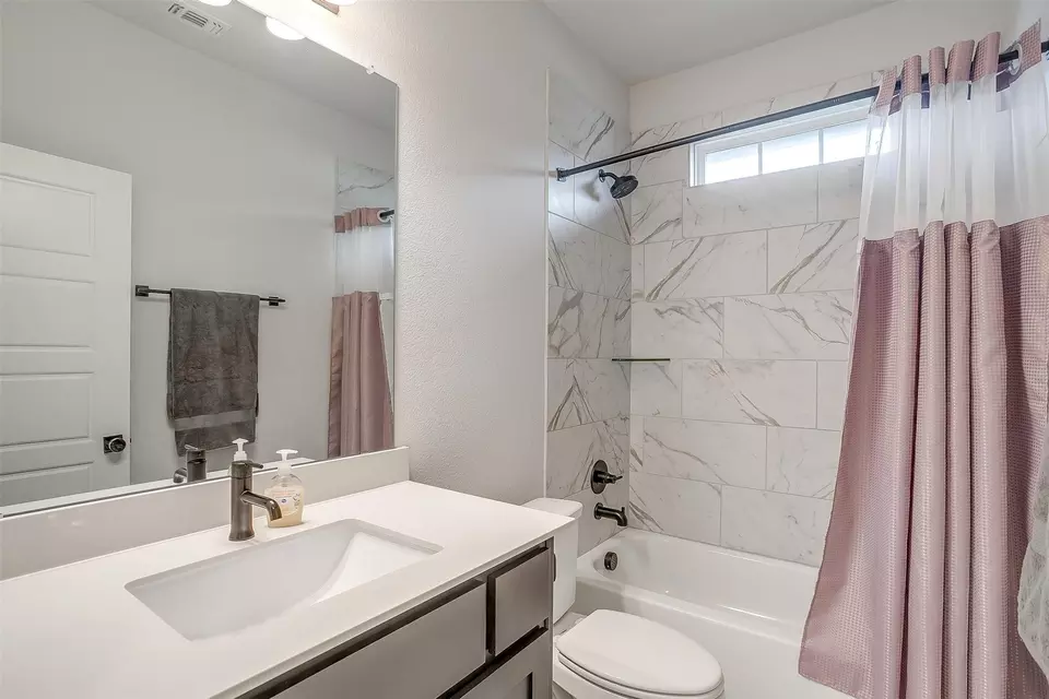 Bath - 1245 Rushmore, Burleson, TX 76028 photo 1 of 3