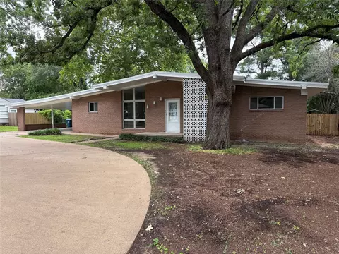 104 W Cayuga Dr, Athens, TX 75751