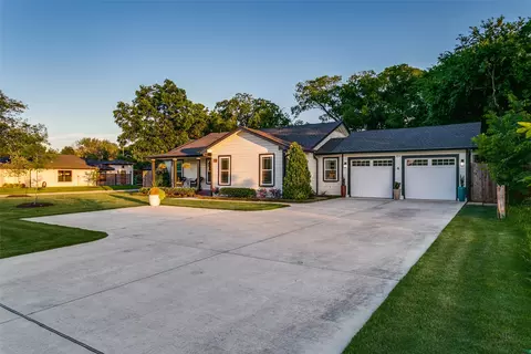 Exterior - 854 E Wall St, Grapevine, TX 76051 photo 4 of 14