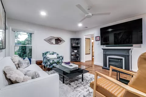 Living - 854 E Wall St, Grapevine, TX 76051 photo 3 of 3