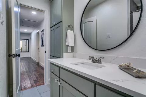 Bath - 854 E Wall St, Grapevine, TX 76051 photo 3 of 4