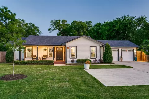 Exterior - 854 E Wall St, Grapevine, TX 76051 photo 3 of 14