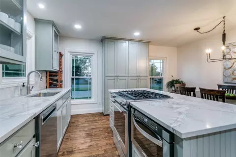 Kitchen - 854 E Wall St, Grapevine, TX 76051 photo 2 of 5