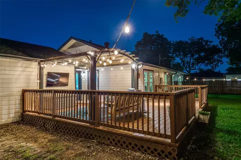 Exterior - 854 E Wall St, Grapevine, TX 76051 photo 14 of 14