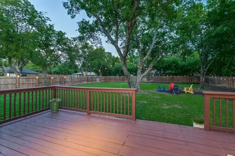 Exterior - 854 E Wall St, Grapevine, TX 76051 photo 11 of 14