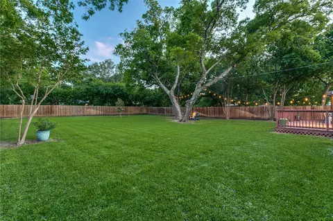 Exterior - 854 E Wall St, Grapevine, TX 76051 photo 12 of 14