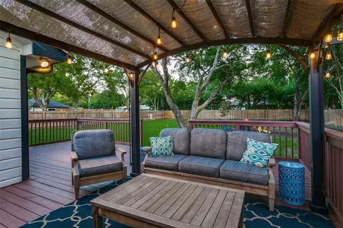 Exterior - 854 E Wall St, Grapevine, TX 76051 photo 8 of 14