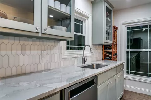 Kitchen - 854 E Wall St, Grapevine, TX 76051 photo 5 of 5