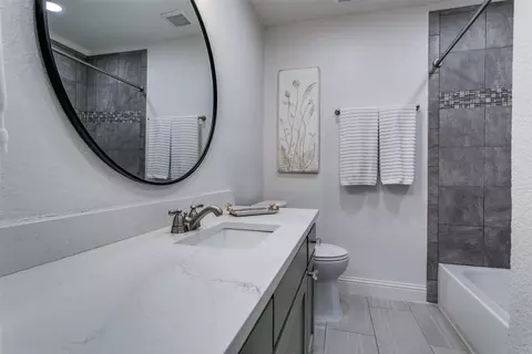 Bath - 854 E Wall St, Grapevine, TX 76051 photo 4 of 4