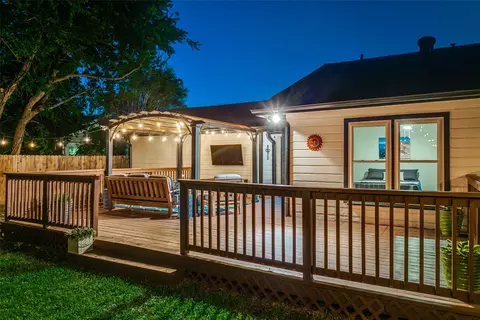 Exterior - 854 E Wall St, Grapevine, TX 76051 photo 9 of 14