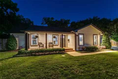 Exterior - 854 E Wall St, Grapevine, TX 76051 photo 2 of 14