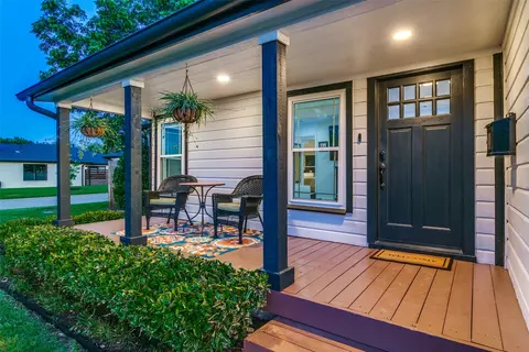 Exterior - 854 E Wall St, Grapevine, TX 76051 photo 6 of 14
