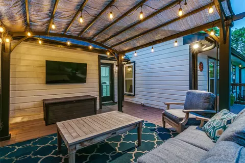 Exterior - 854 E Wall St, Grapevine, TX 76051 photo 7 of 14