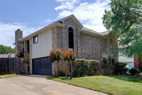 5630 Cancun Dr, North Richland Hills, TX 76180