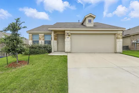 8329 Grand Oak Rd, Fort Worth, TX 76123