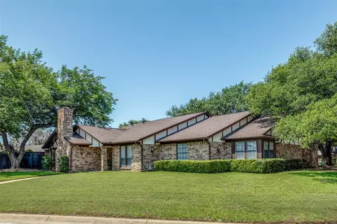 101 Circleview Dr S, Hurst, TX 76054
