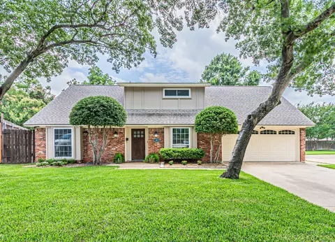 908 S Glen Vista Dr S, Irving, TX 75061