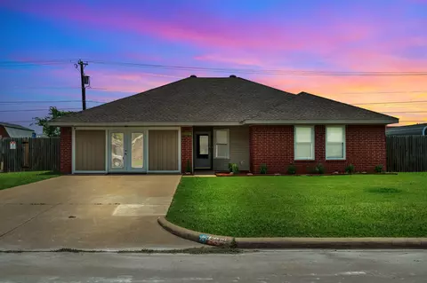 1204 Charles Dr, Alvarado, TX 76009