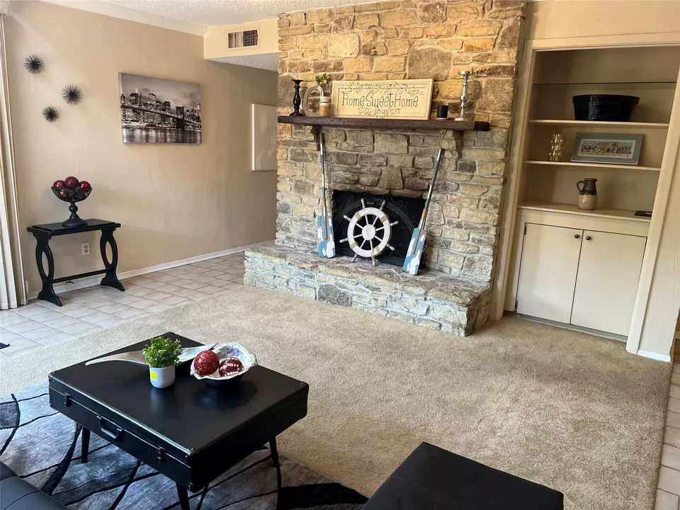 Living - 696 Harbor Dr N, Azle, TX 76020 photo 2 of 3