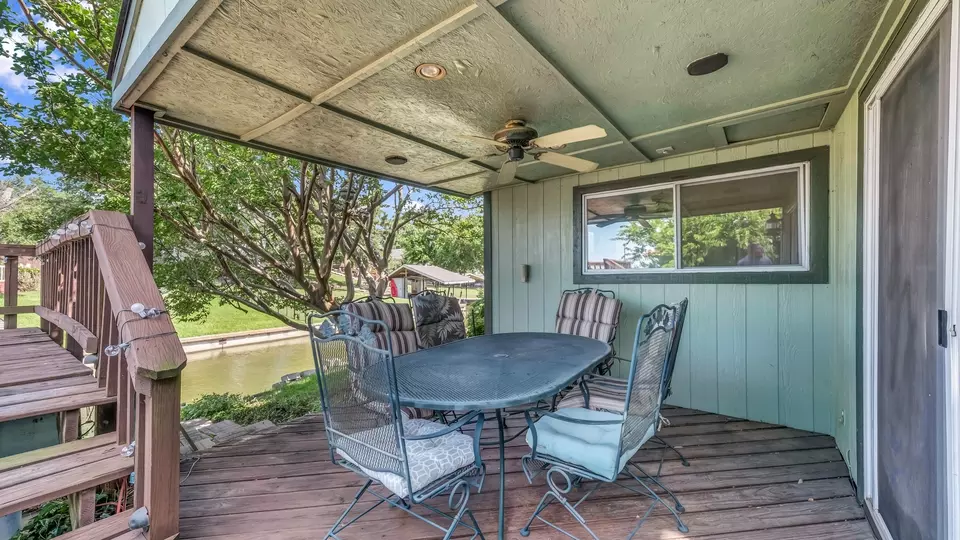 Exterior - 696 Harbor Dr N, Azle, TX 76020 photo 5 of 6