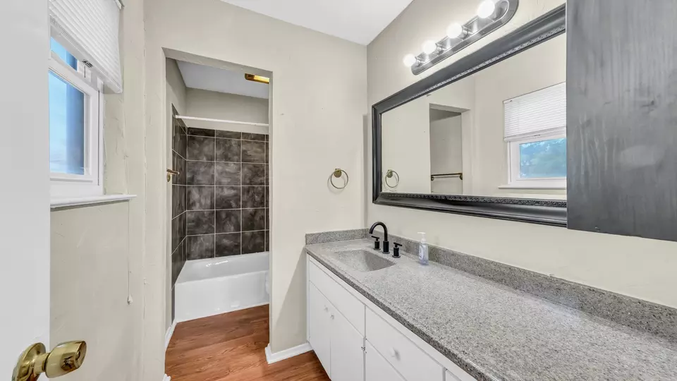 Bath - 696 Harbor Dr N, Azle, TX 76020 photo 4 of 4