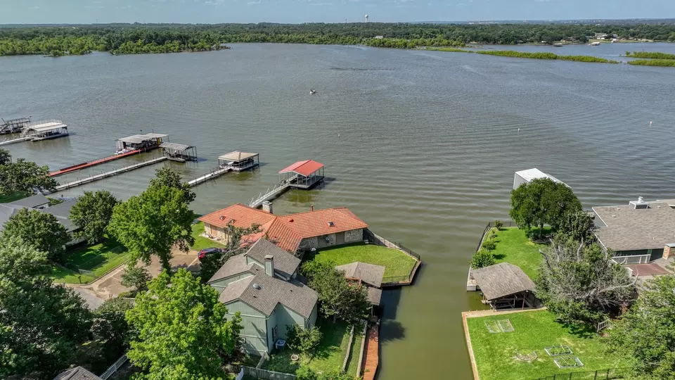 View/Area - 696 Harbor Dr N, Azle, TX 76020 photo 3 of 6