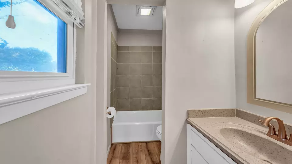 Bath - 696 Harbor Dr N, Azle, TX 76020 photo 1 of 4