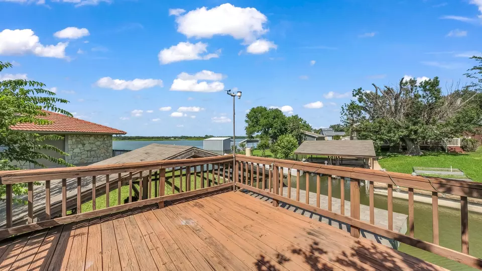 Exterior - 696 Harbor Dr N, Azle, TX 76020 photo 4 of 6