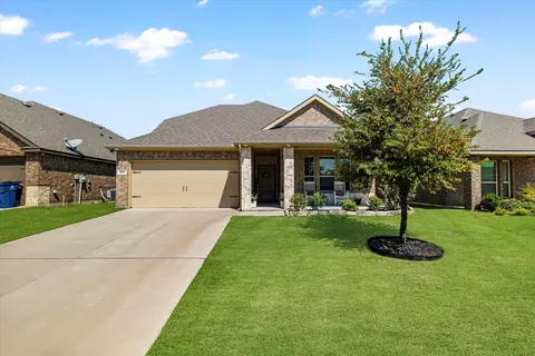 457 Silverstone Dr, Waxahachie, TX 75165