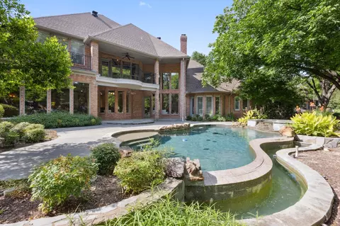 9922 Lakeway Ct, Dallas, TX 75230