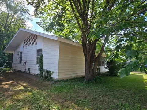 910 S Mills Dr, Euless, TX 76040 photo 3