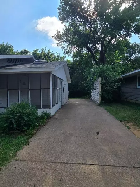 910 S Mills Dr, Euless, TX 76040 photo 8