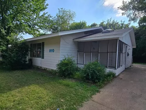910 S Mills Dr, Euless, TX 76040 photo 2