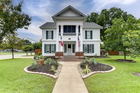 520 N College St, Waxahachie, TX 75165