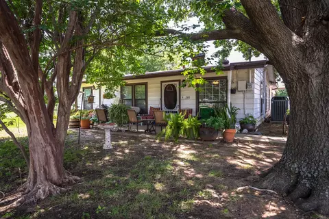 201 S Lake Dallas Dr, Lake Dallas, TX 75065