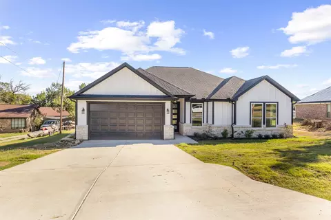 1621 S Chisholm Trl, Granbury, TX 76048