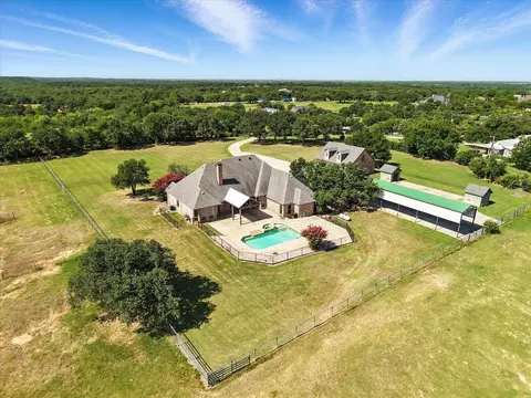 12886 Saint John Rd, Pilot Point, TX 76258