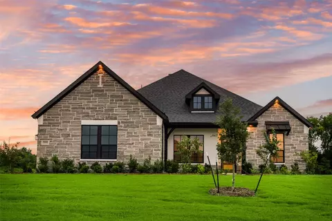 1050 Julian Dr, Van Alstyne, TX 75495