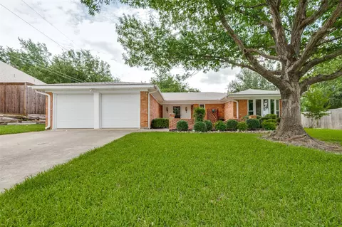2220 Hurstview Dr, Hurst, TX 76054
