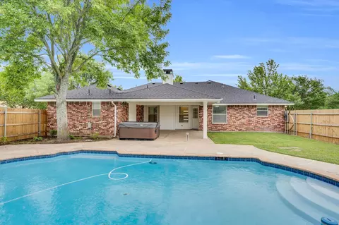 307 Pebble Creek Ln, Red Oak, TX 75154