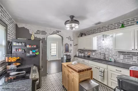 202 E Ross St, Rising Star, TX 76471