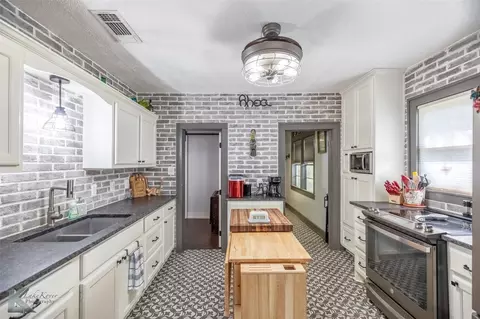 Kitchen - 202 E Ross St, Rising Star, TX 76471 photo 4 of 5