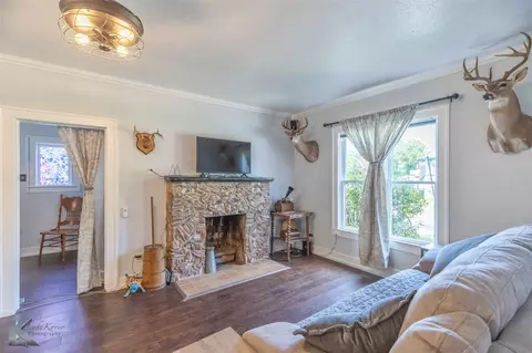 Living - 202 E Ross St, Rising Star, TX 76471 photo 1 of 2