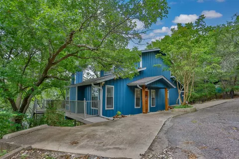 102 Bluebird Dr, Gainesville, TX 76240
