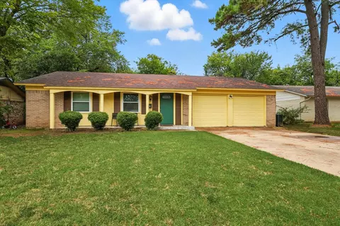 1001 N Ector Dr, Euless, TX 76039