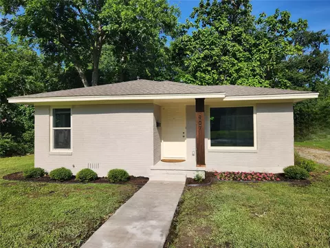 907 S Dixon St S, Gainesville, TX 76240
