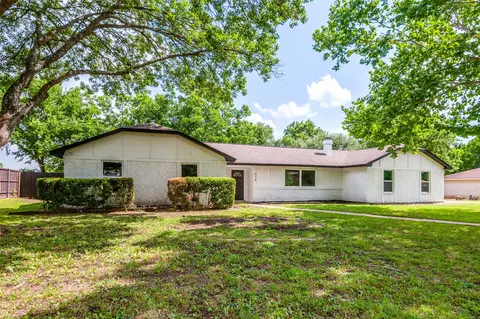 414 Pearly Top Dr, Glenn Heights, TX 75154