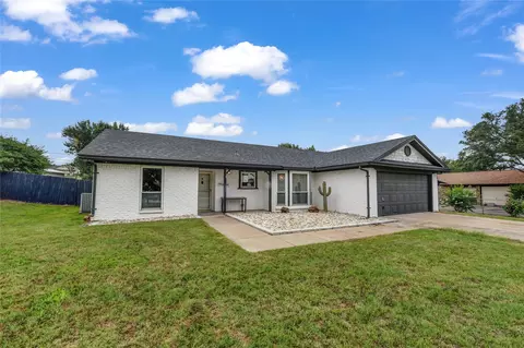 716 Vickie Dr, Azle, TX 76020