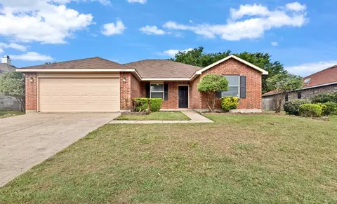 3563 Red Mine Ln, Grand Prairie, TX 75052