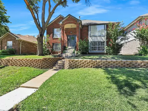 1113 Holly Dr, Carrollton, TX 75010